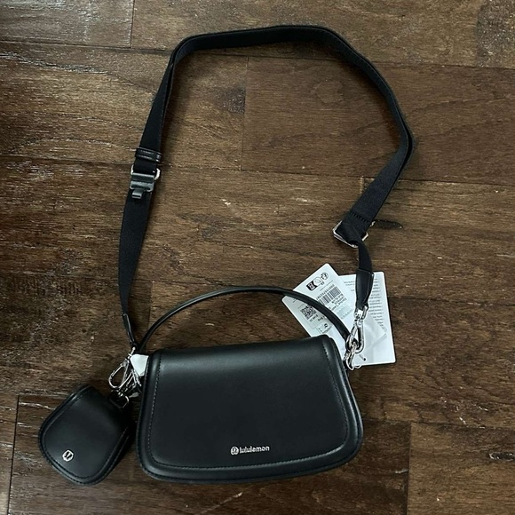 Lululemon-Leather Alternative Mini Bag 1.2L-Black-NWT - Picture 13 of 13